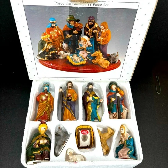 Scott's Porcelain 11 piece Nativity Christmas set with wood base. - Picture 1 of 16